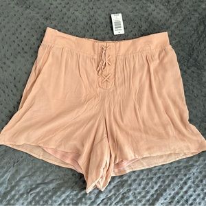 Peach lace front crêpe shorts!